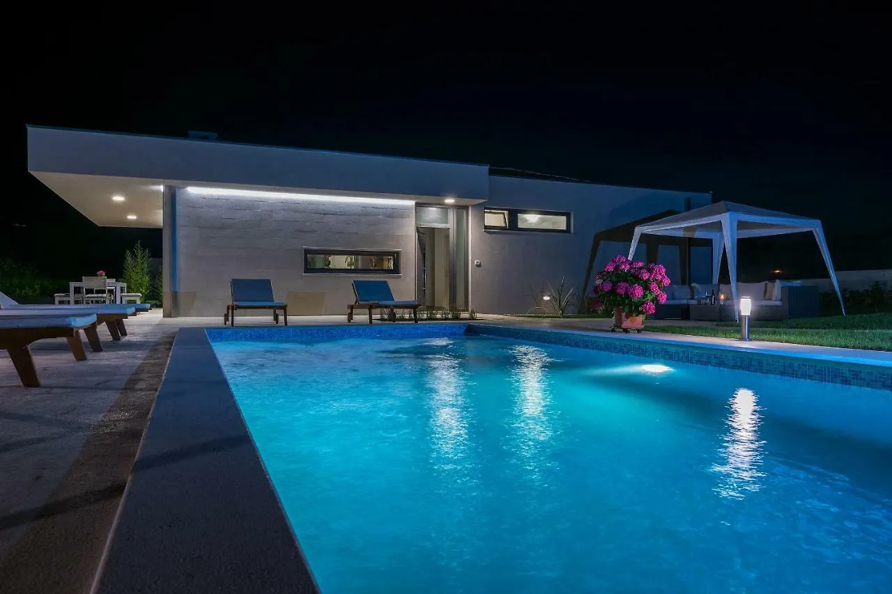 Villa Viviana Fazana Valbandon Heated Pool Croatia