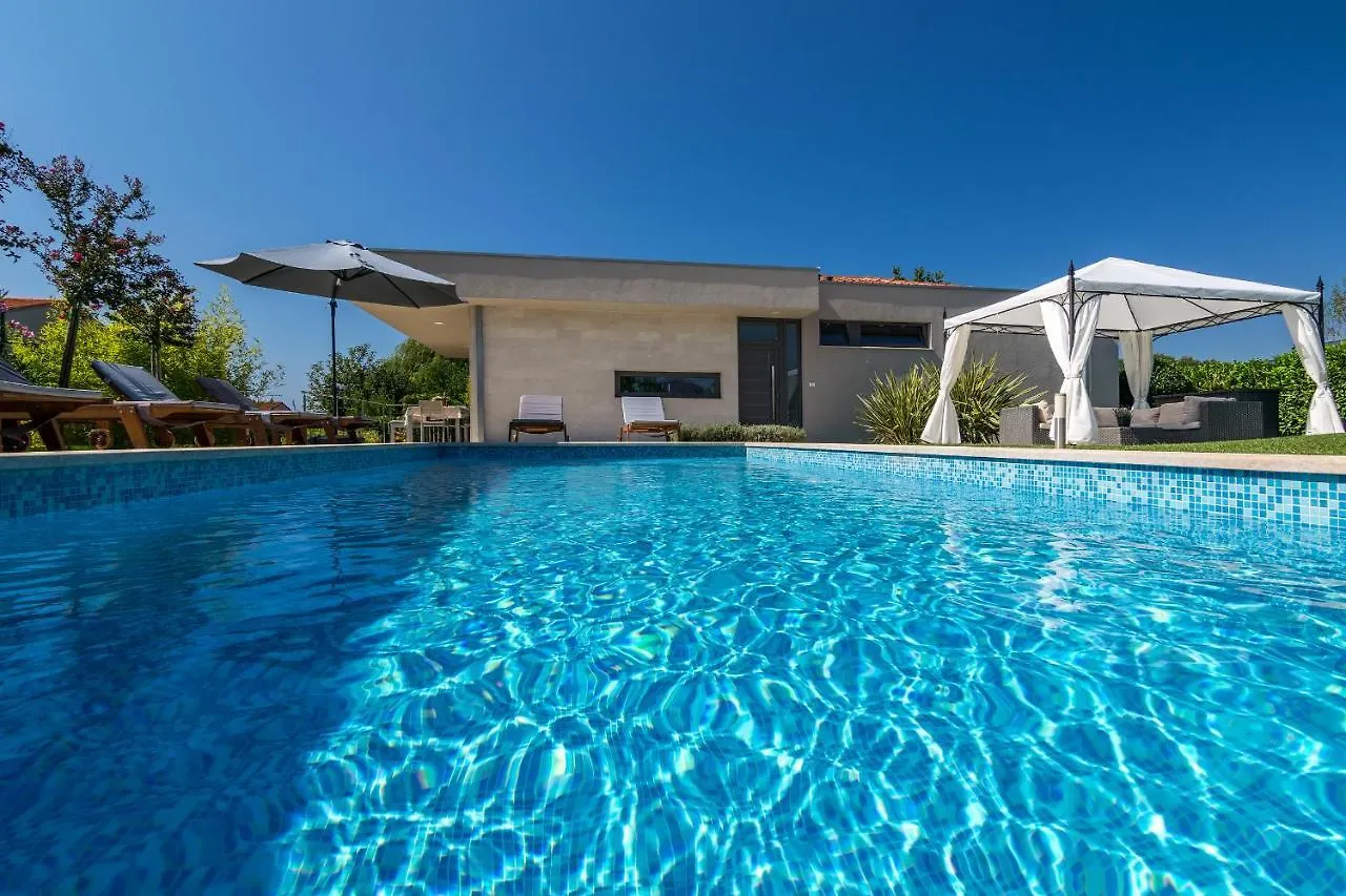Villa Viviana Fazana Valbandon Heated Pool